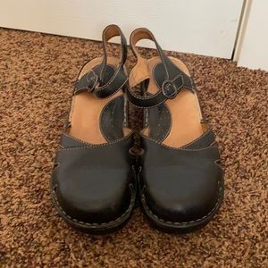 Born Platform Sandals